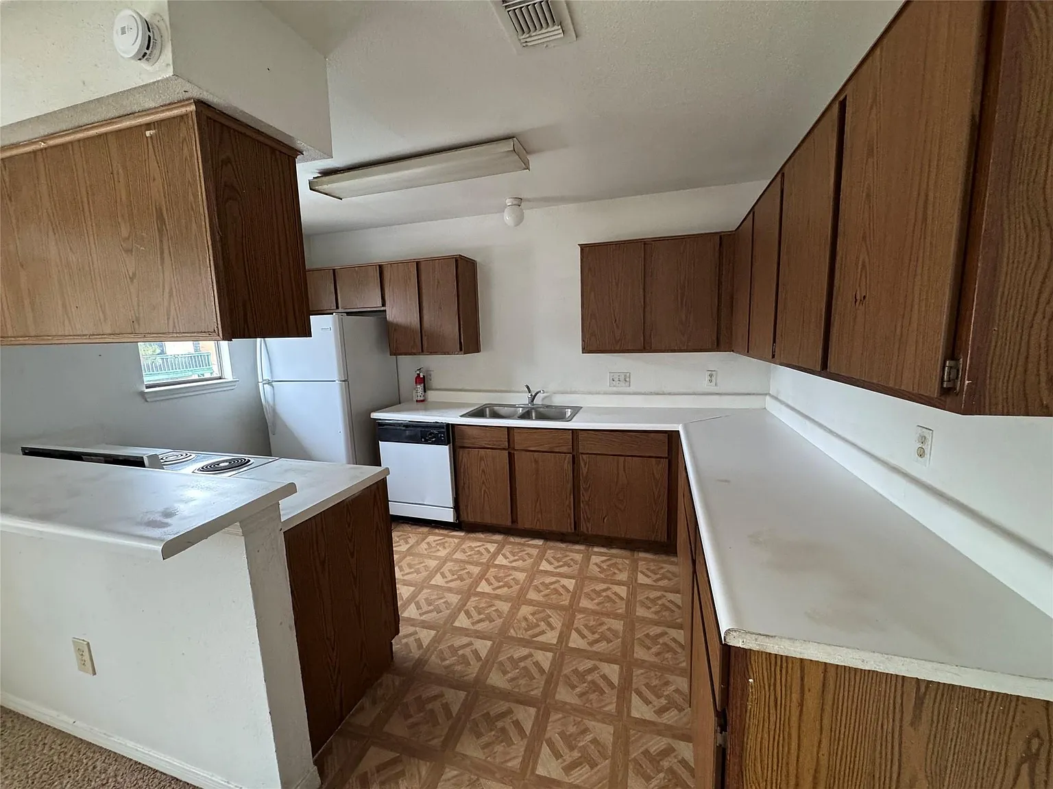 2 bed, 1.0 bath, 4272 sqft, $1,000 — Photo 2