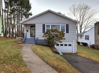 28 Pelham Ln, New Haven, CT 06511