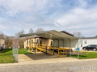 8916 Lindy Ln, Holland, MI 49423