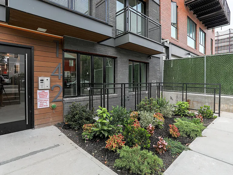 146 Erasmus St #3C — Photo 12