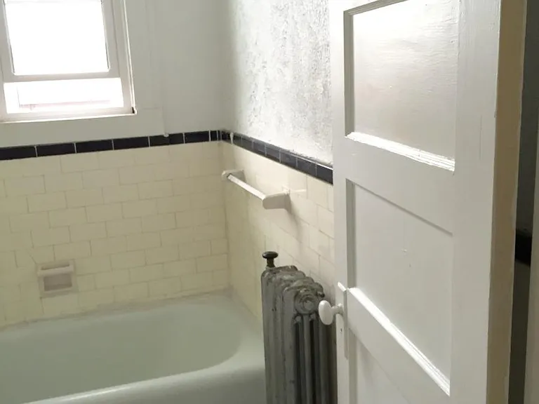 2722 Vine St #18 — Photo 10