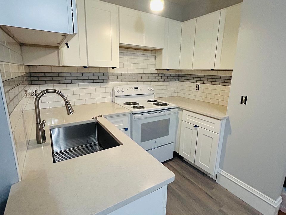 Working area of kitchen. Suction vent to be installed. The dining area of kitchen is spacious, photos to follow soon.