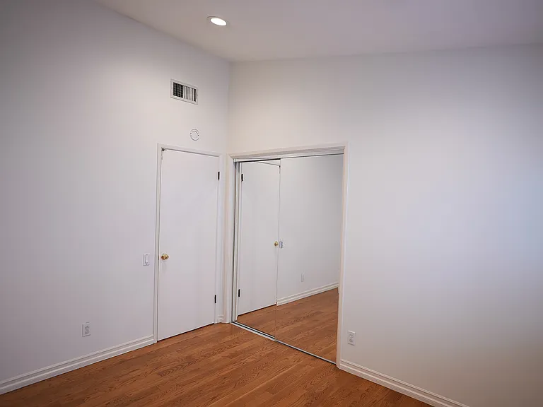 18129 Hatteras St — Photo 17