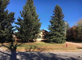 120 S 8th St, Custer, SD 57730