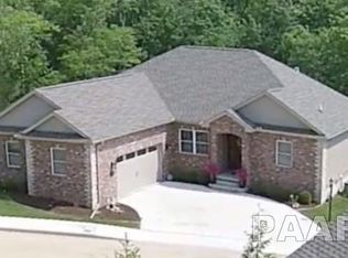 2715 W Woods Edge Dr, Peoria, IL