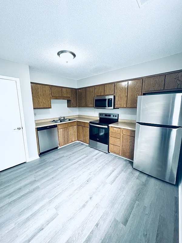 2 bed, 1.0 bath, 960 sqft, $1,195 — Photo 1