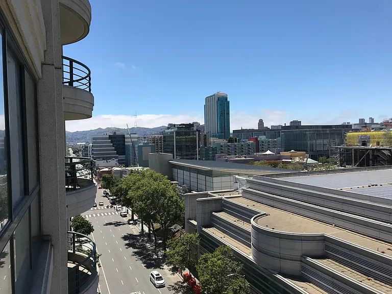 Balcony View Folsom St