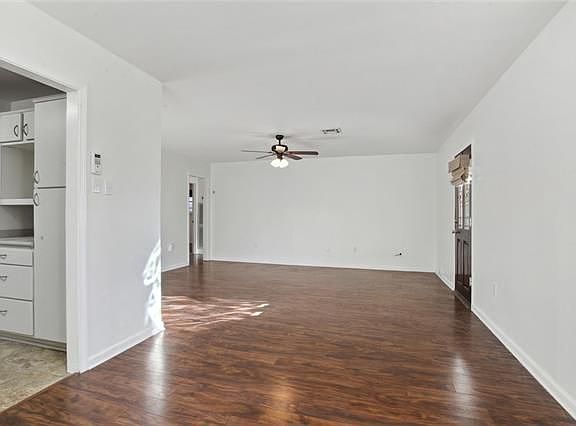 3rd image of 501 Beverly Garden Dr