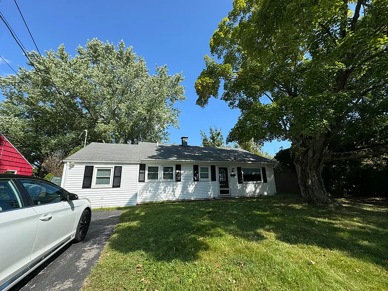 2 Plymouth Ave W — Photo 1