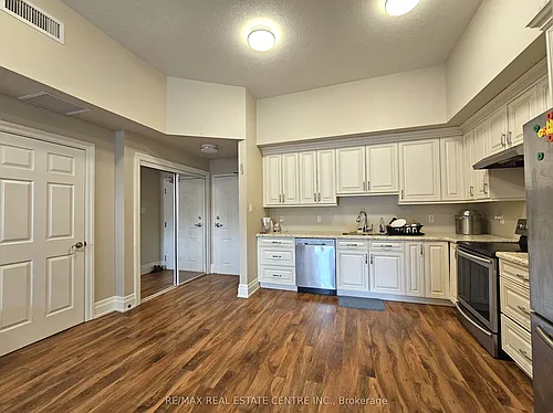 757 King St E #201 Photo 1
