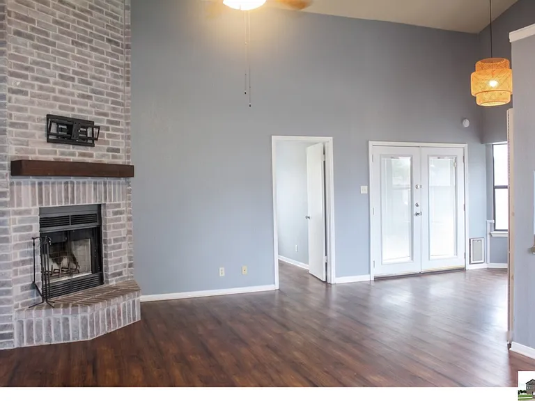 4916 Glass Mountain Dr — Photo 2