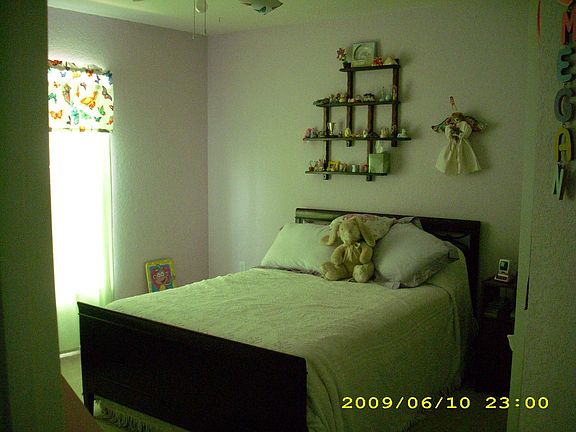 middle bedroom