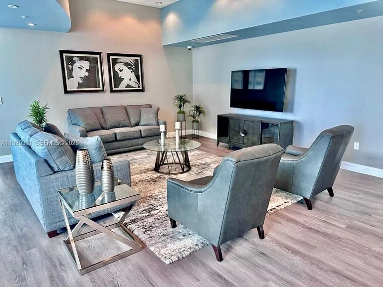 300 S Biscayne Blvd #L-410 — Photo 37