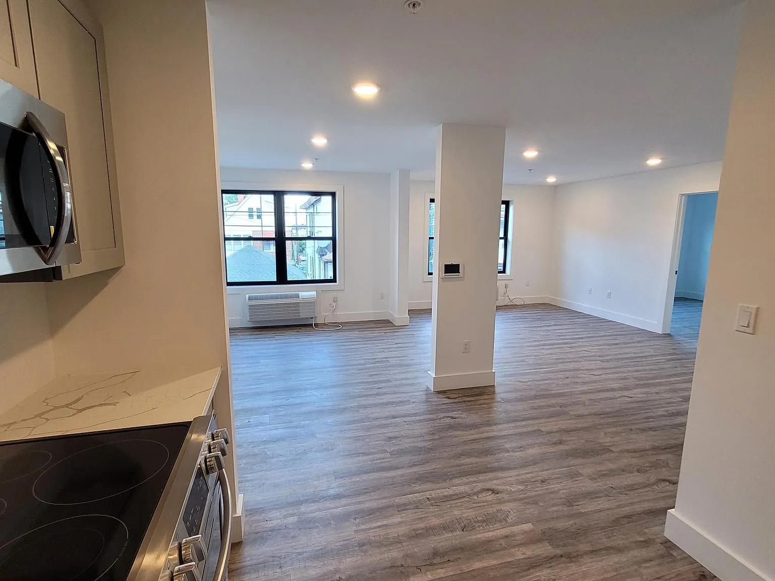 2 bed, 1000 sqft, $2,400 — Photo 4