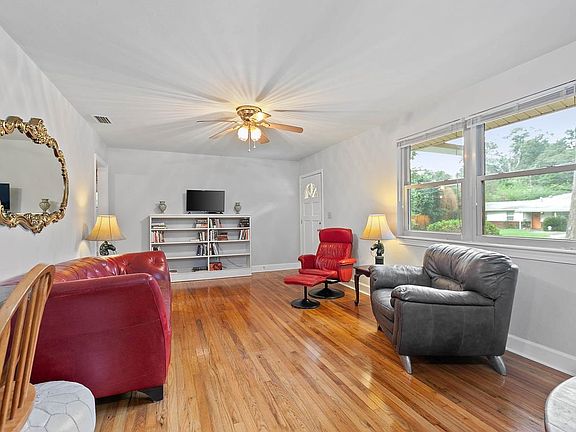 4th image of 1611 Sequoia Dr