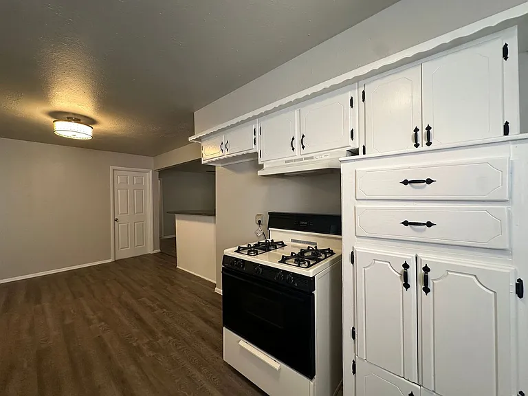 407 W Fairchild Dr — Photo 11