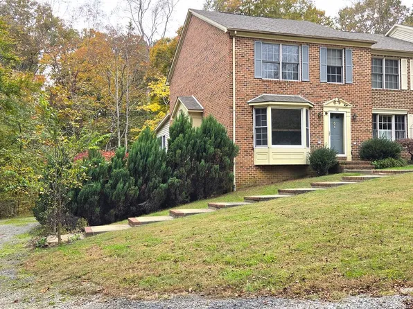 136 Popular Ct, Farmville, VA 23901
