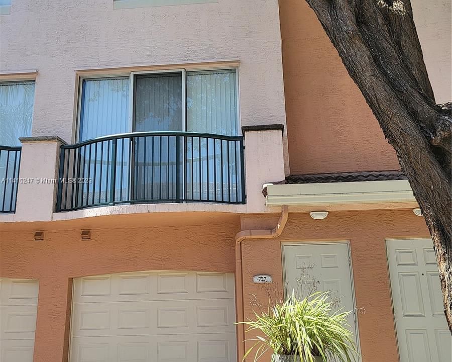 1st image of 2027 SE 10th Ave APT 727