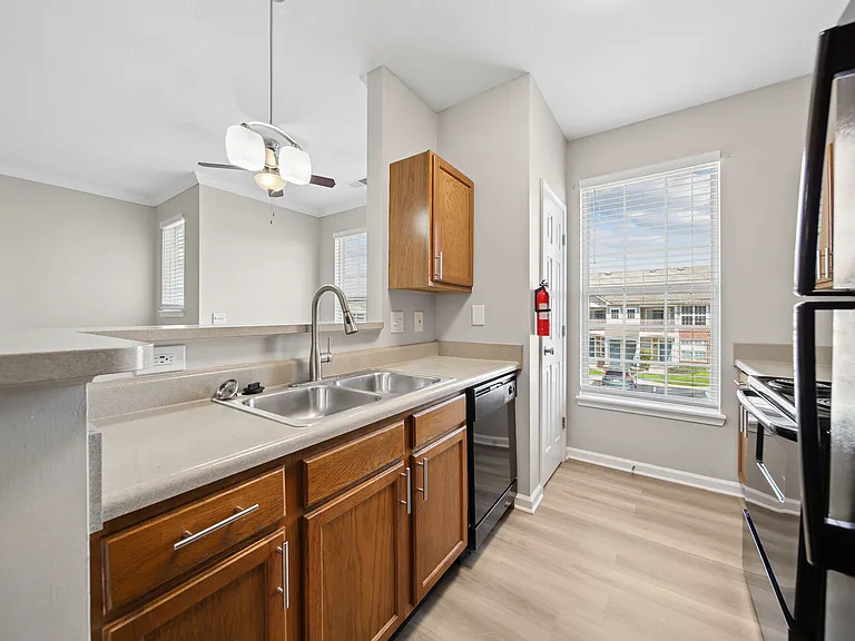 Summit Pointe — Photo 49