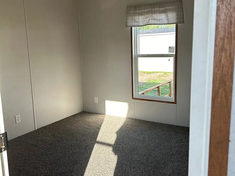 722 McCall Rd — Photo 3