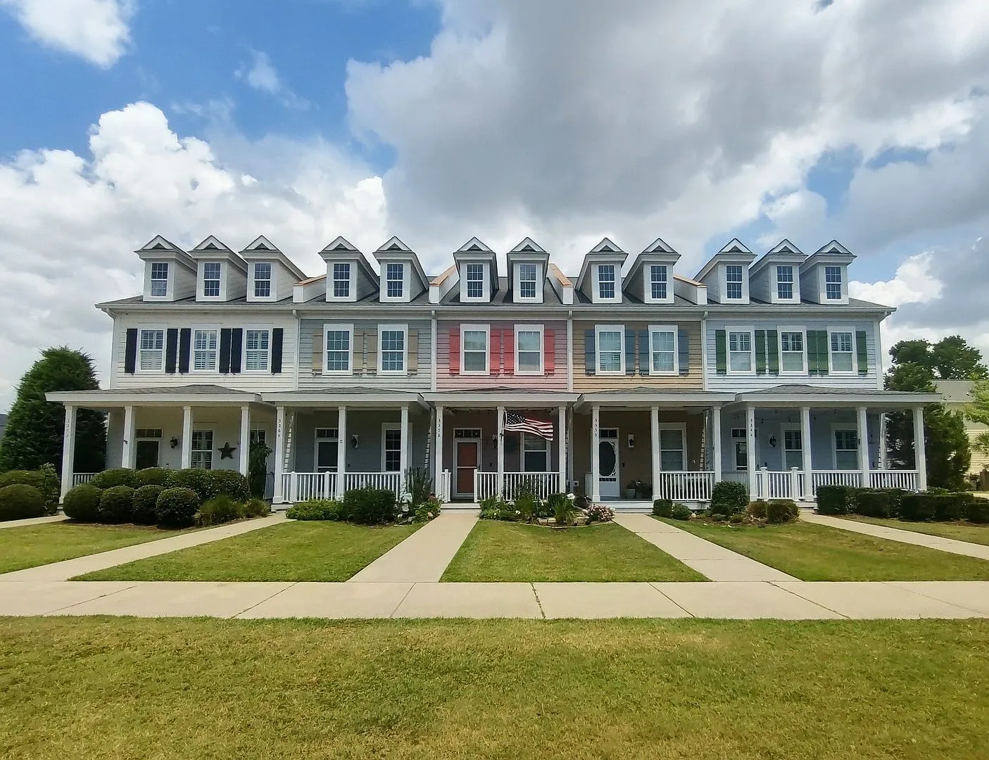 Beautiful 2 Bedroom Townhome in Market Common Prime Location Near the Beach! — Photo 1