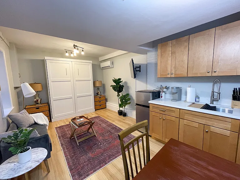 24 Warwick Rd #B — Photo 7