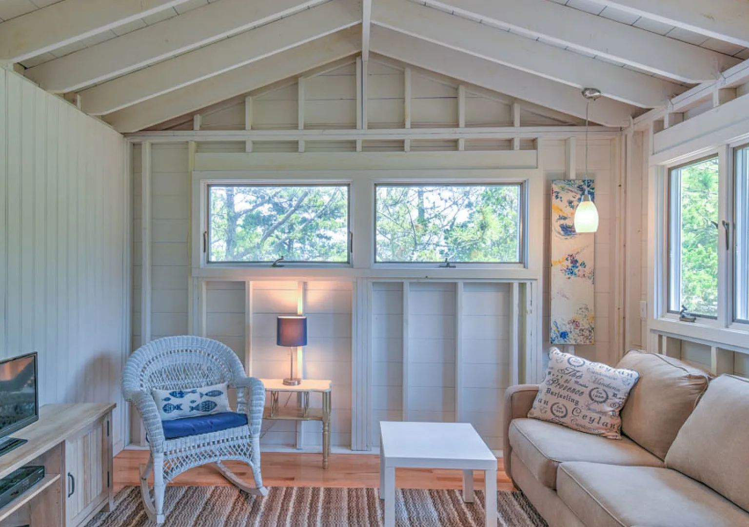 Cozy Westhampton Beach Cottage Steps to the Beach — Photo 4