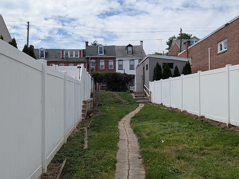 Private fenced-in yard