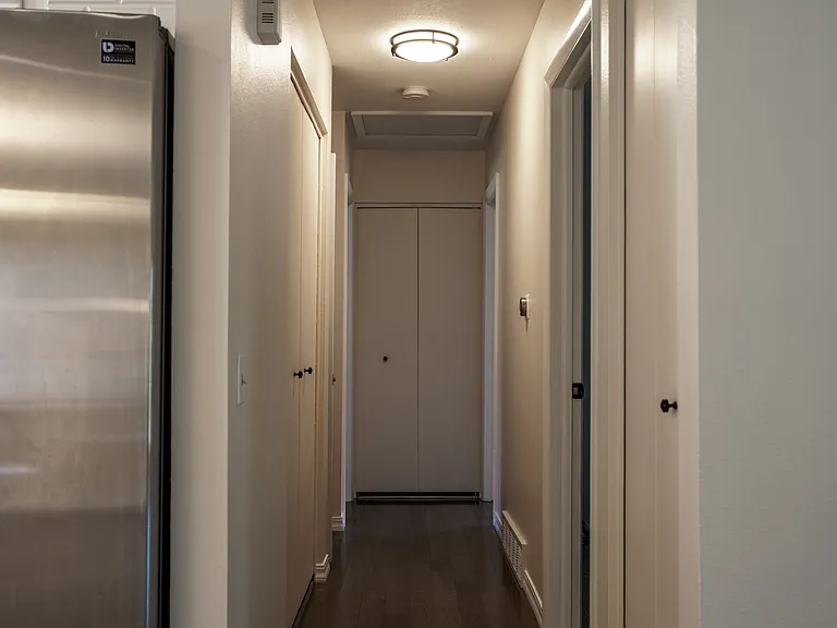 hallway to bedrooms
