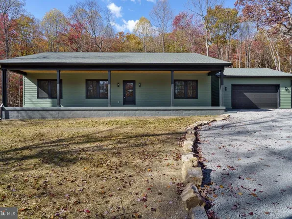 69 Parkside Ter, Berkeley Springs, WV 25411