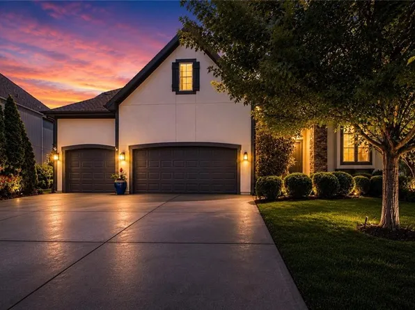 8736 W 157th St, Overland Park, KS 66221