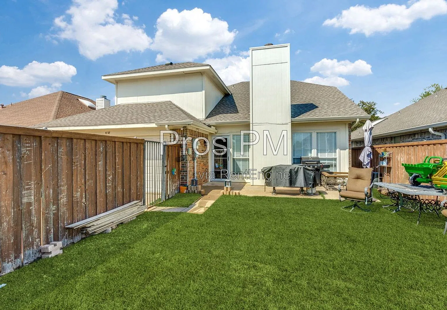 4 bed, 2.5 bath, 2722 sqft, $2,750 — Photo 2