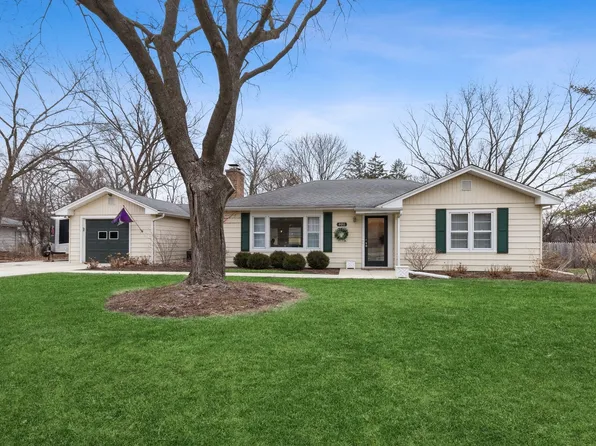 401 Adelphia Ave, Lake Bluff, IL 60044