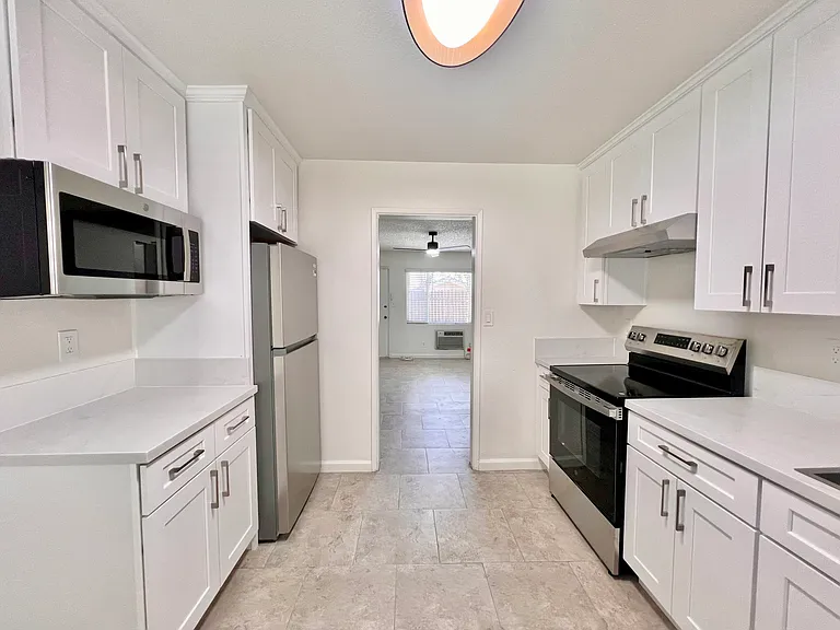 Eat-in Kitchen