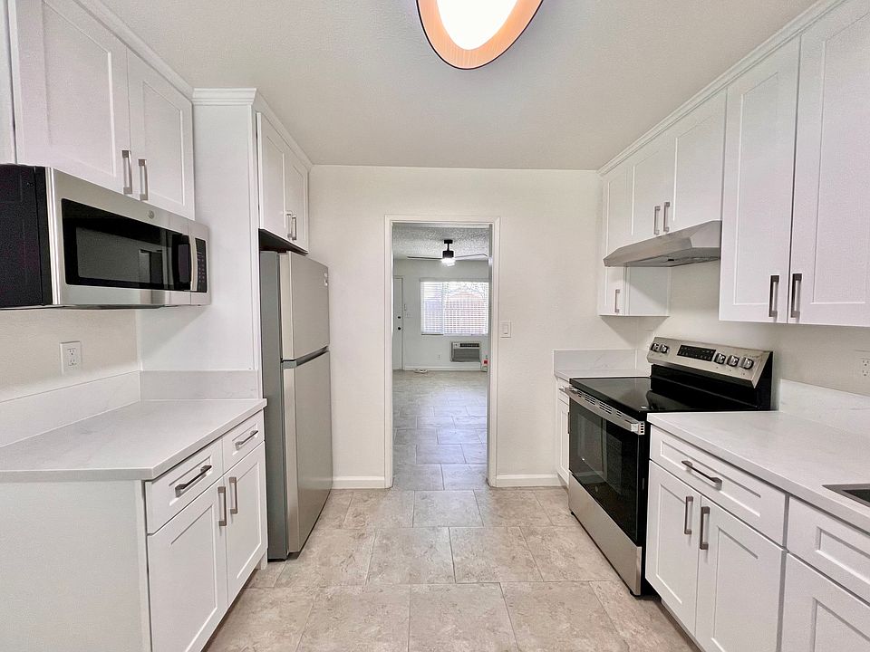 Eat-in Kitchen