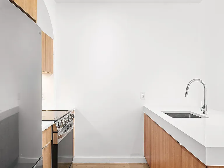 151 S Elliott Pl #4M — Photo 2