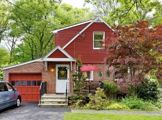 27 Andrew Ave, Oakland, NJ 07436