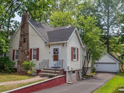 16 S Cedar Pkwy, Livingston, NJ, 07039