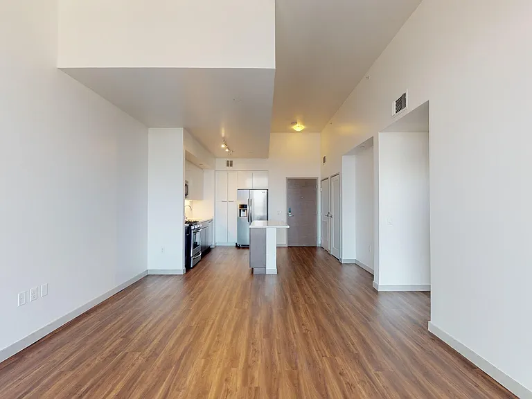 3033 Wilshire — Photo 69