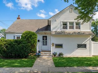 557 Woodbury Road, Plainview, NY 11803