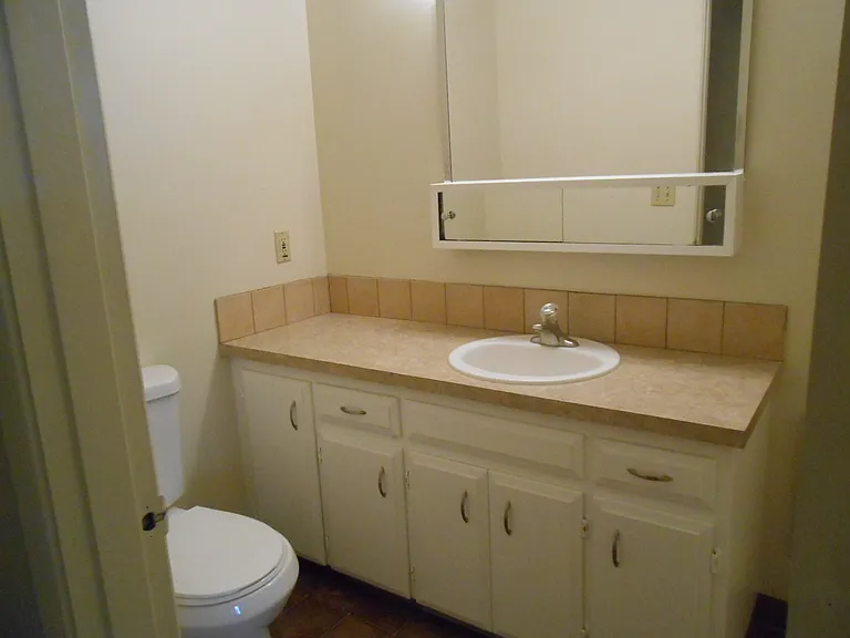1244 NE 4th St #9 — Photo 15