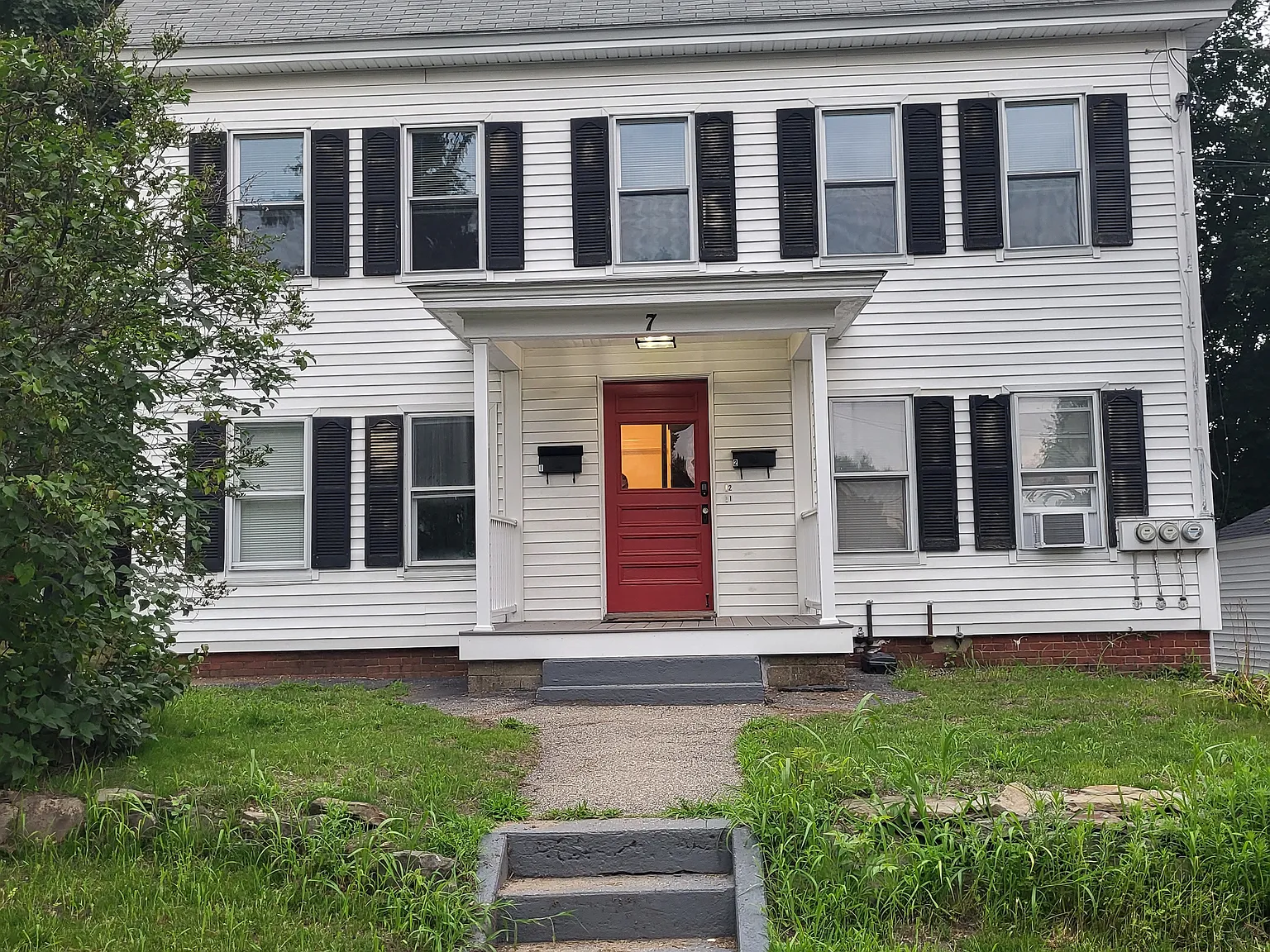 4 bed, $2,995 — Photo 1