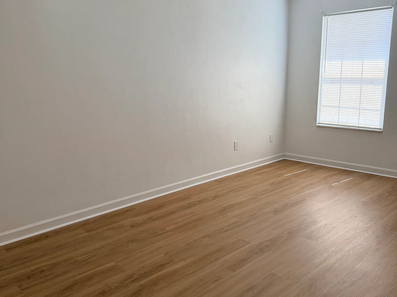 2 bed, 1.5 bath, 867 sqft, $1,100 — Photo 4