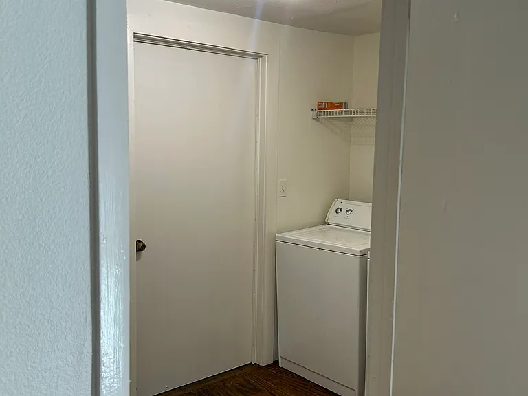 736 Edgefield Rd — Photo 5