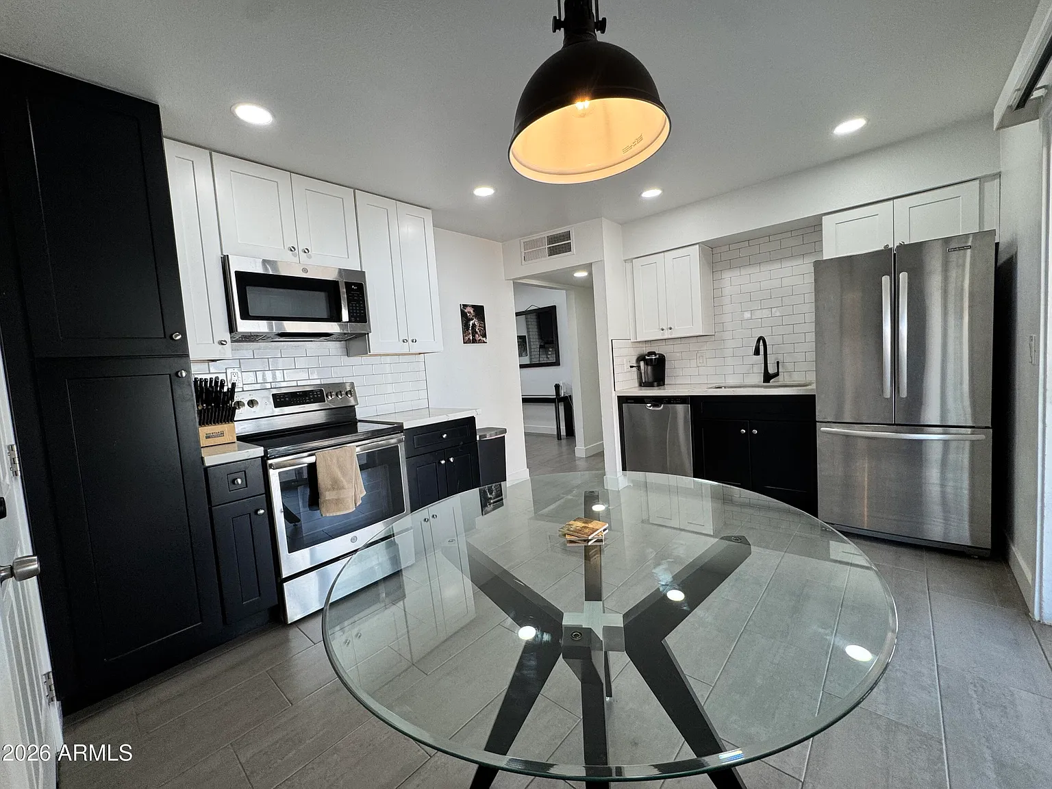 2 bed, 1.0 bath, 816 sqft, $2,100 — Photo 4