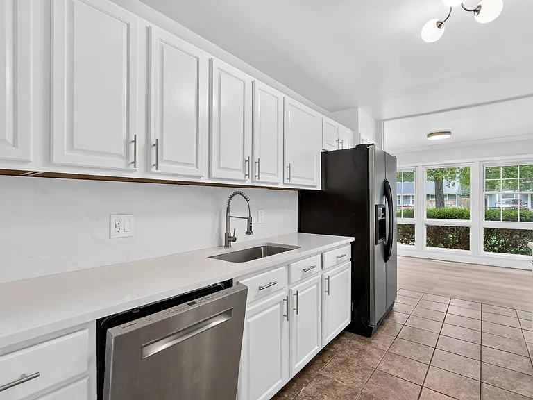 2844 Westlawn St — Photo 12