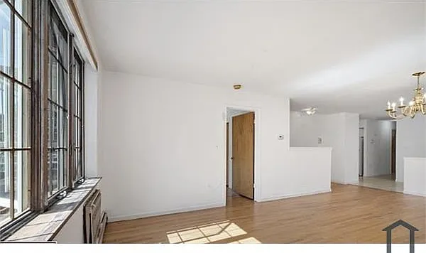 3 bed, 950 sqft, $3,972 — Photo 4