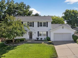 1810 Waterford Ridge Dr, Ballwin, MO 63021