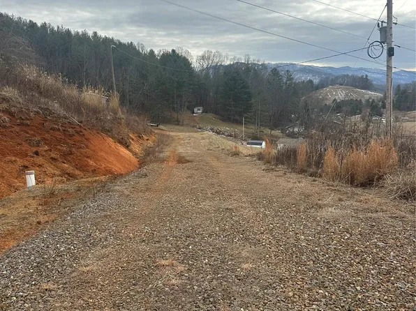 530 John Henry Rd #5, Burnsville, NC 28714