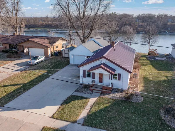 739 Park St, Wrightstown, WI 54180